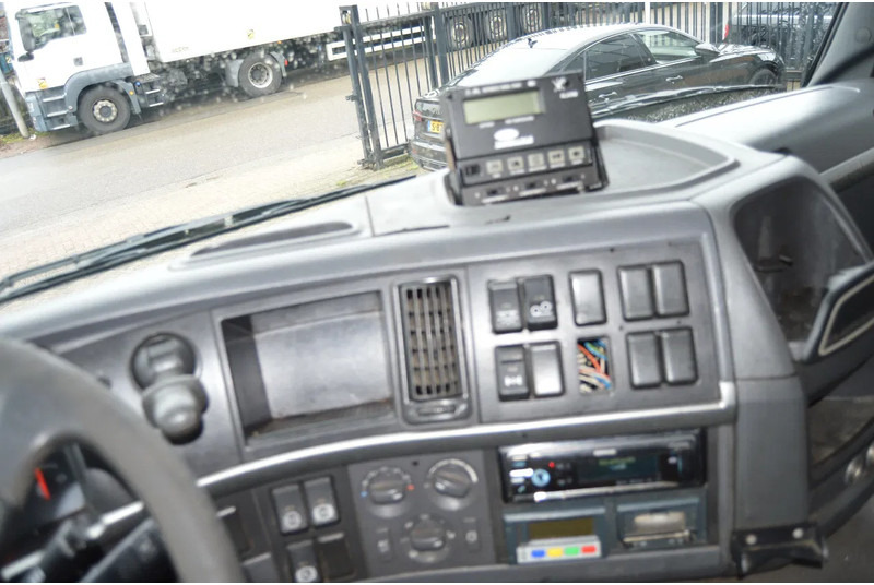 Külmutiga veoauto Volvo FM 370 * EURO5 * CARRIER SUPRA 950 SILENT * 6X2 *: pilt 18