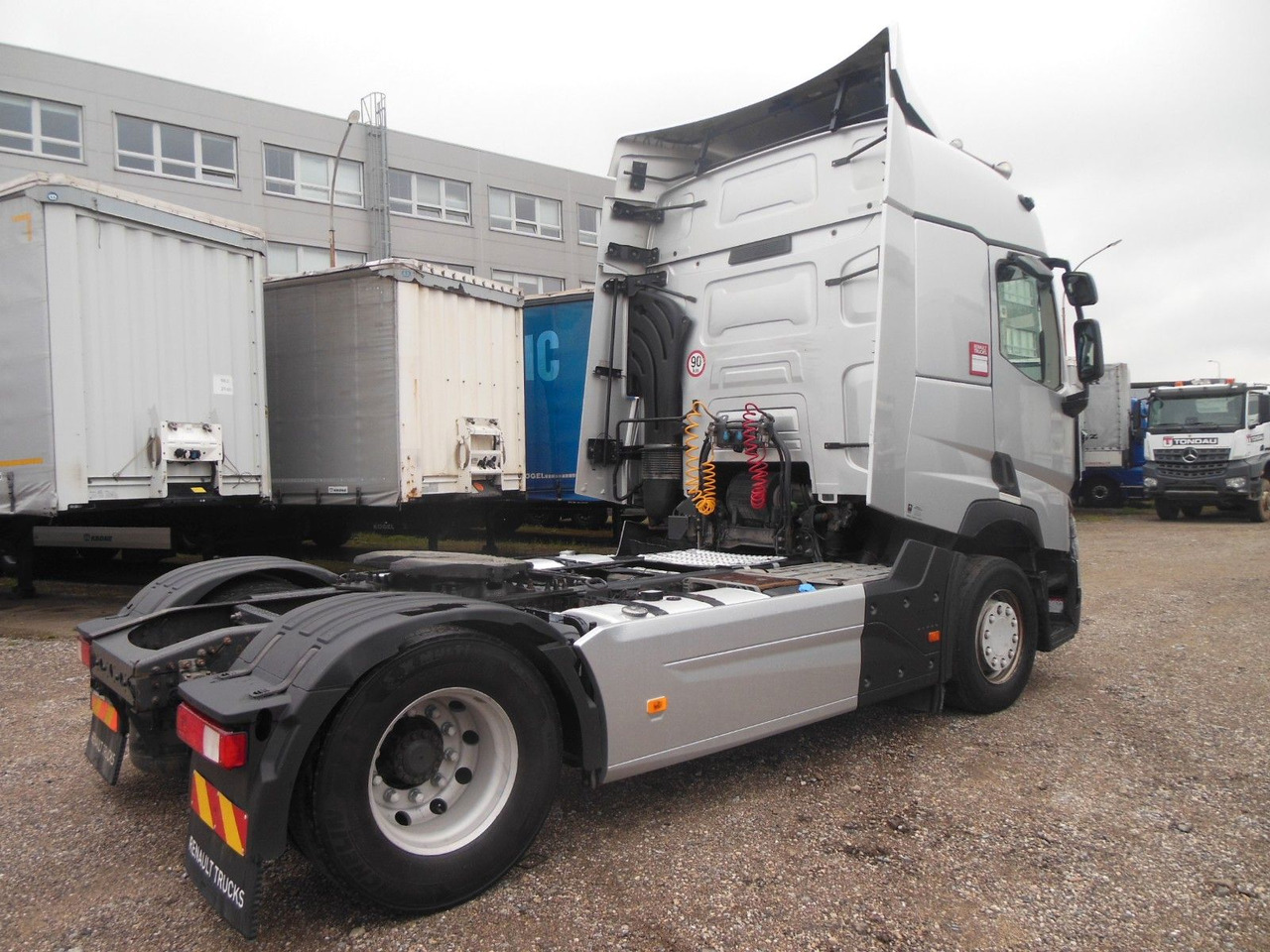 Renault T 440, STANDART, LEICHTER UNAFALL - Sadulveok: pilt 3 Renault T 440, STANDART, LEICHTER UNAFALL - Sadulveok: pilt 3