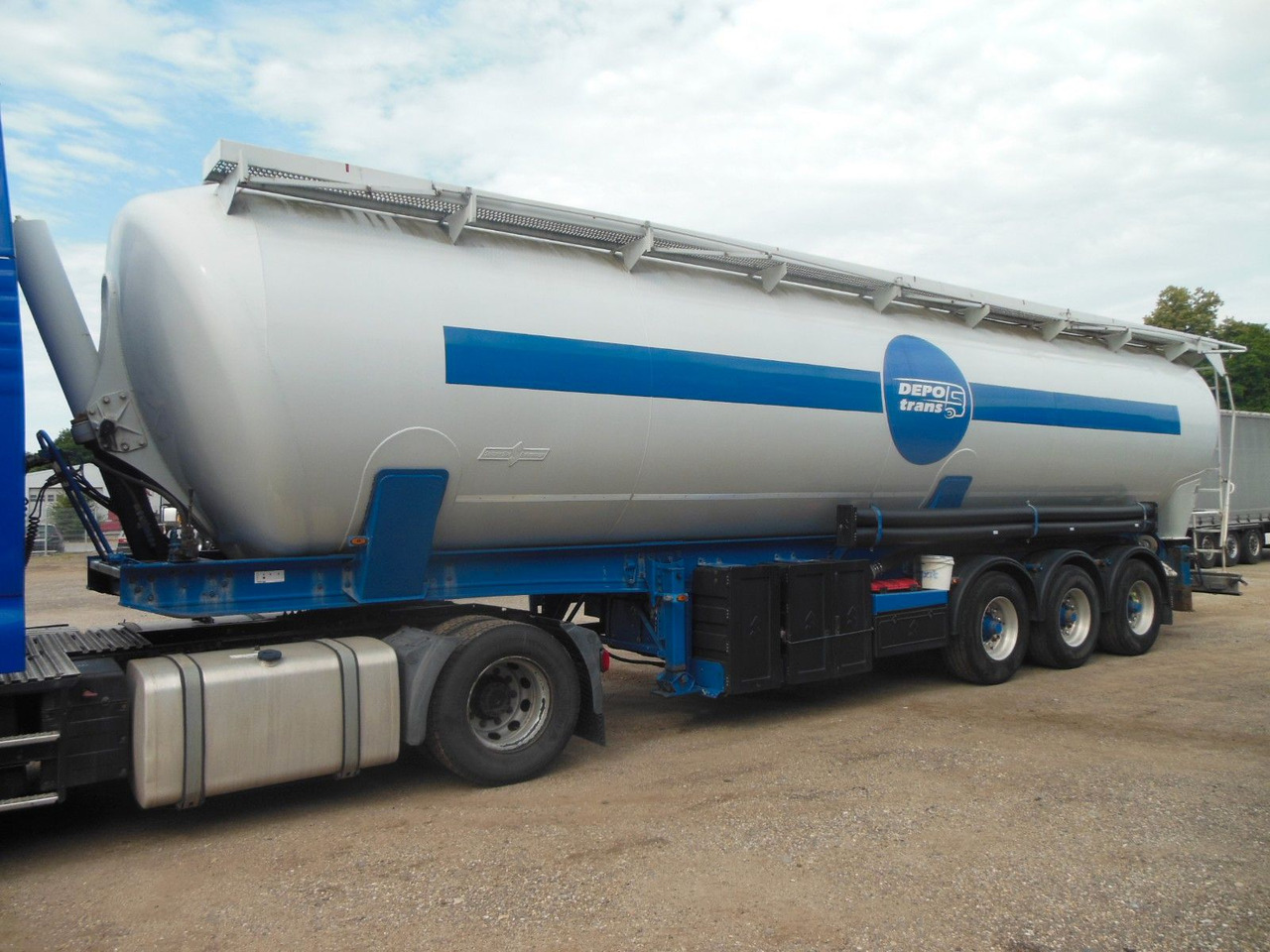 Spitzer SK 2460 CAL, 60.000 L - Silo poolhaagis: pilt 1 Spitzer SK 2460 CAL, 60.000 L - Silo poolhaagis: pilt 1