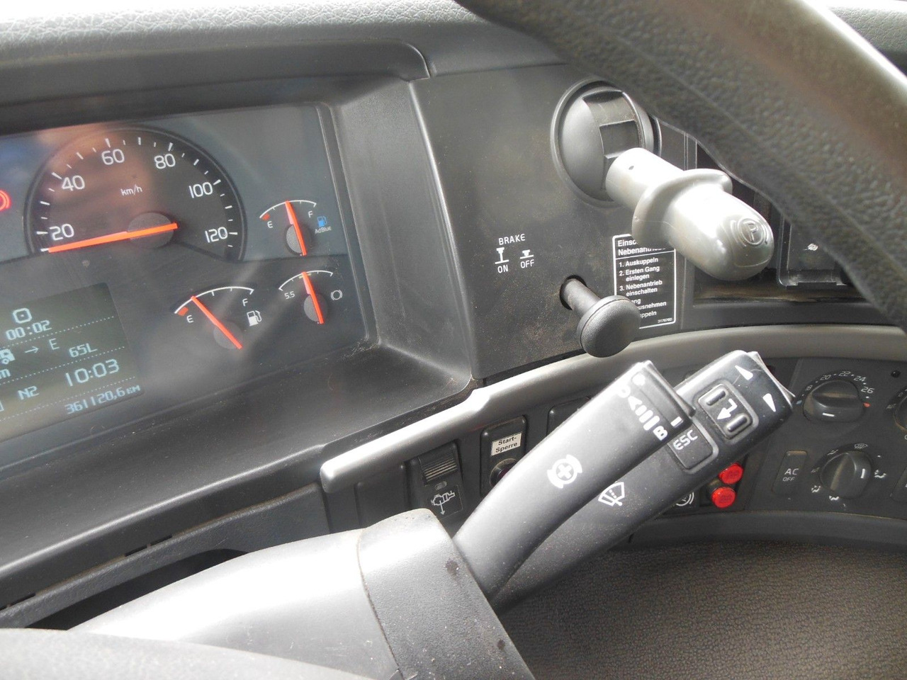 Volvo FM 410, 6X2, DREISEITEN KIPPER, HIAB XS 211 liising Volvo FM 410, 6X2, DREISEITEN KIPPER, HIAB XS 211: pilt 23 Volvo FM 410, 6X2, DREISEITEN KIPPER, HIAB XS 211 liising Volvo FM 410, 6X2, DREISEITEN KIPPER, HIAB XS 211: pilt 23