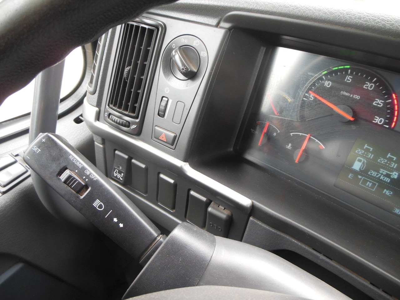 Volvo FM 410, 6X2, DREISEITEN KIPPER, HIAB XS 211 liising Volvo FM 410, 6X2, DREISEITEN KIPPER, HIAB XS 211: pilt 21 Volvo FM 410, 6X2, DREISEITEN KIPPER, HIAB XS 211 liising Volvo FM 410, 6X2, DREISEITEN KIPPER, HIAB XS 211: pilt 21