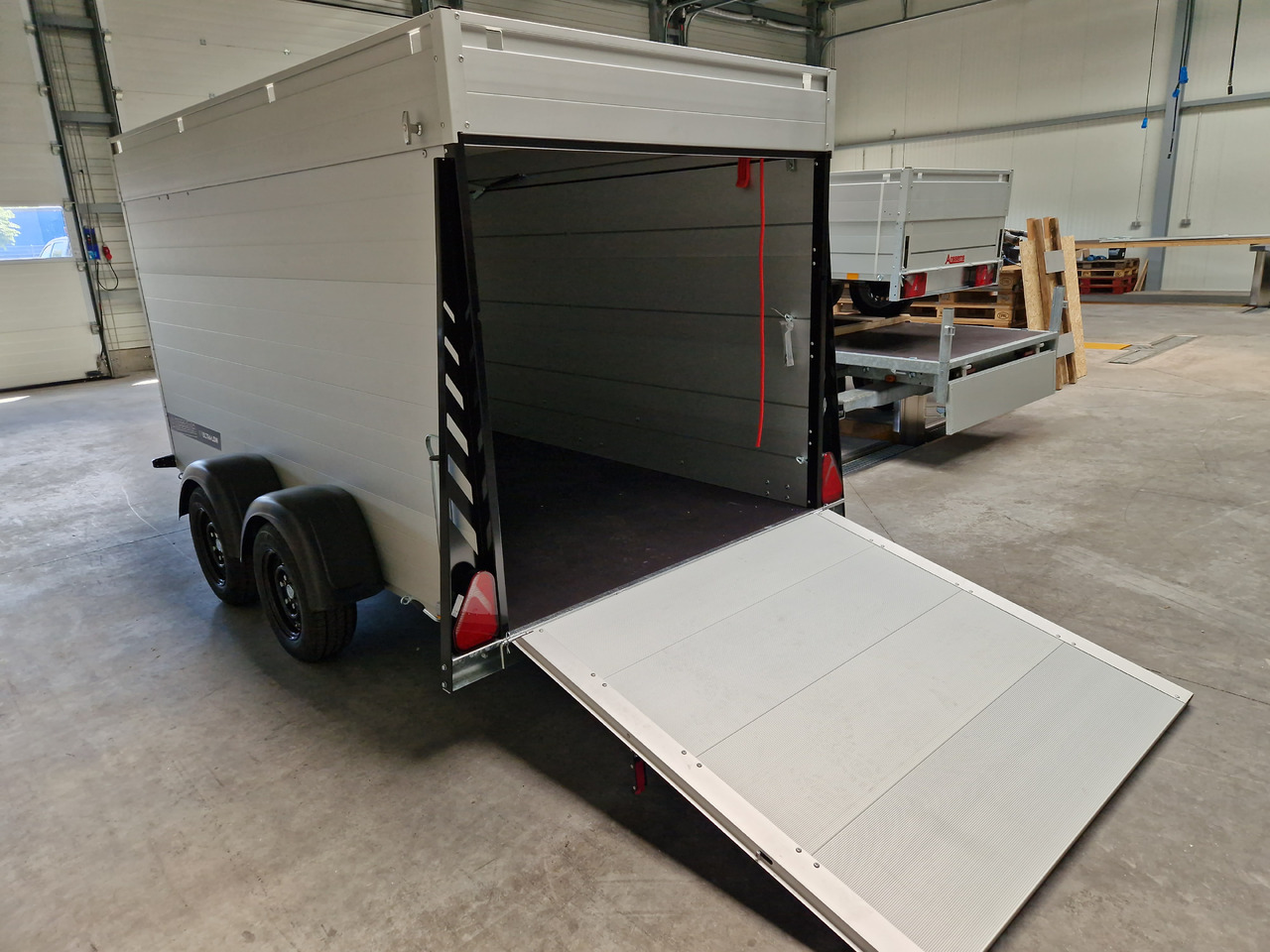 ALUBOXX Deckelanhänger GTB 2500 VT3 Ultra Low Tandem 2500kg - Furgoonjärelhaagis: pilt 3 ALUBOXX Deckelanhänger GTB 2500 VT3 Ultra Low Tandem 2500kg - Furgoonjärelhaagis: pilt 3