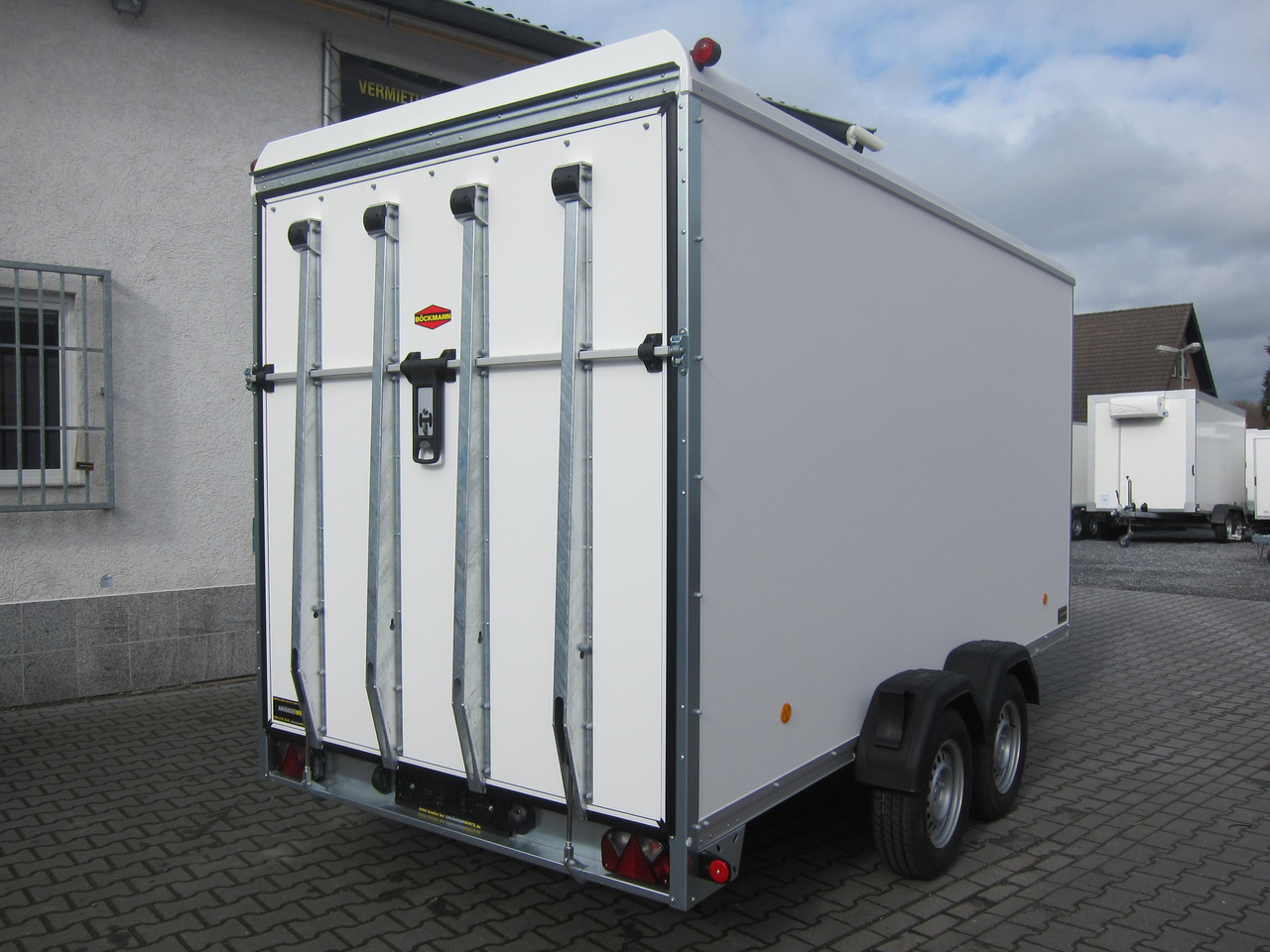 Böckmann Koffer KT 4018/27 H weiß 400x185x200cm +Auffahrrampe (XL) 2700kg - Furgoonjärelhaagis: pilt 3 Böckmann Koffer KT 4018/27 H weiß 400x185x200cm +Auffahrrampe (XL) 2700kg - Furgoonjärelhaagis: pilt 3