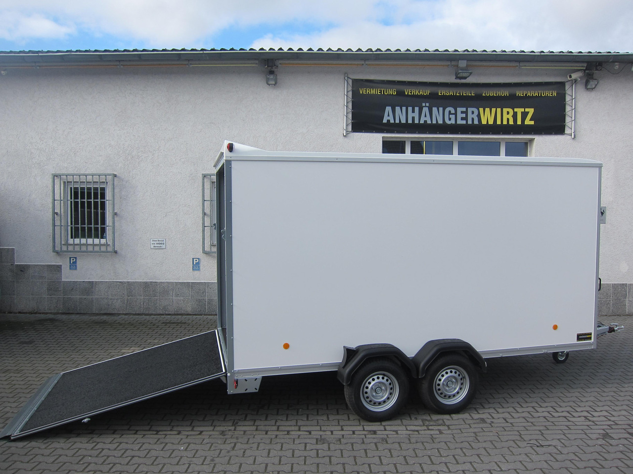 Böckmann Koffer KT 4018/27 H weiß 400x185x200cm +Auffahrrampe (XL) 2700kg - Furgoonjärelhaagis: pilt 1 Böckmann Koffer KT 4018/27 H weiß 400x185x200cm +Auffahrrampe (XL) 2700kg - Furgoonjärelhaagis: pilt 1