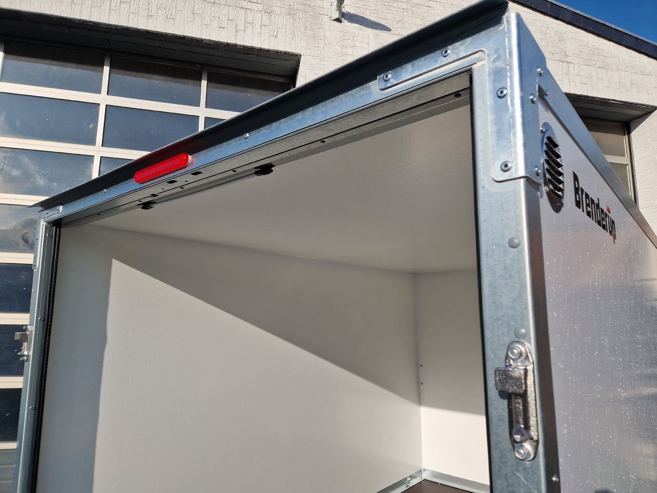 Brenderup Cargo Dynamic CD260 B R 260x153x150cm niedrig Heckrampe Wabenwände (S) 1300kg - Furgoonjärelhaagis: pilt 3 Brenderup Cargo Dynamic CD260 B R 260x153x150cm niedrig Heckrampe Wabenwände (S) 1300kg - Furgoonjärelhaagis: pilt 3