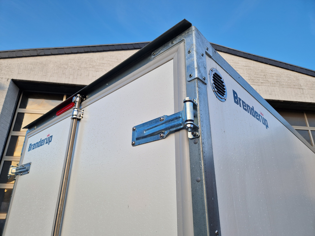 Furgoonjärelhaagis Brenderup Cargo Dynamic CD260 BD 260x150x185cm Hecktüren Wabenwände (S) 1300kg: pilt 7 Furgoonjärelhaagis Brenderup Cargo Dynamic CD260 BD 260x150x185cm Hecktüren Wabenwände (S) 1300kg: pilt 7