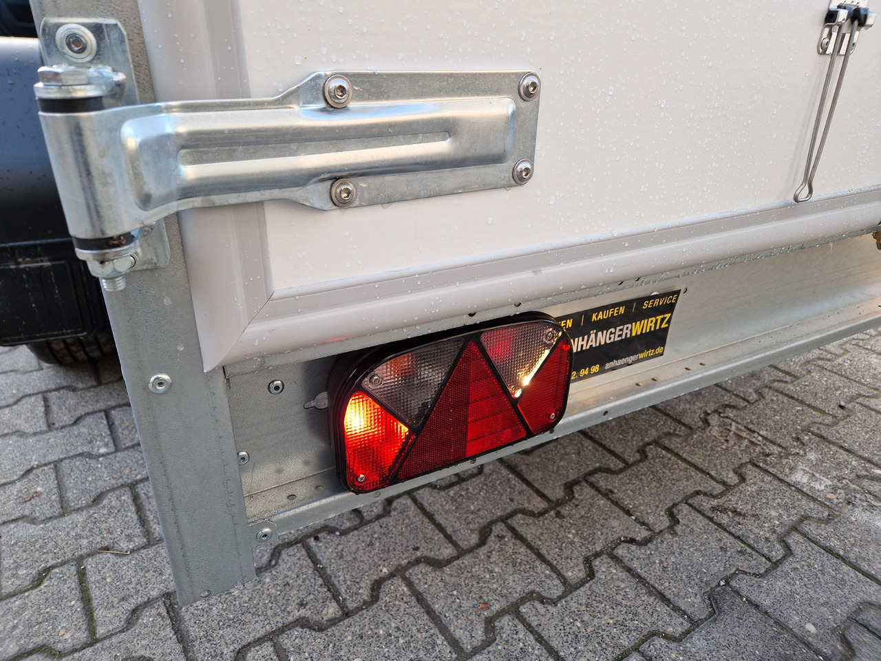 Furgoonjärelhaagis Brenderup Cargo Dynamic CD260 BD 260x150x185cm Hecktüren Wabenwände (S) 1300kg: pilt 19 Furgoonjärelhaagis Brenderup Cargo Dynamic CD260 BD 260x150x185cm Hecktüren Wabenwände (S) 1300kg: pilt 19