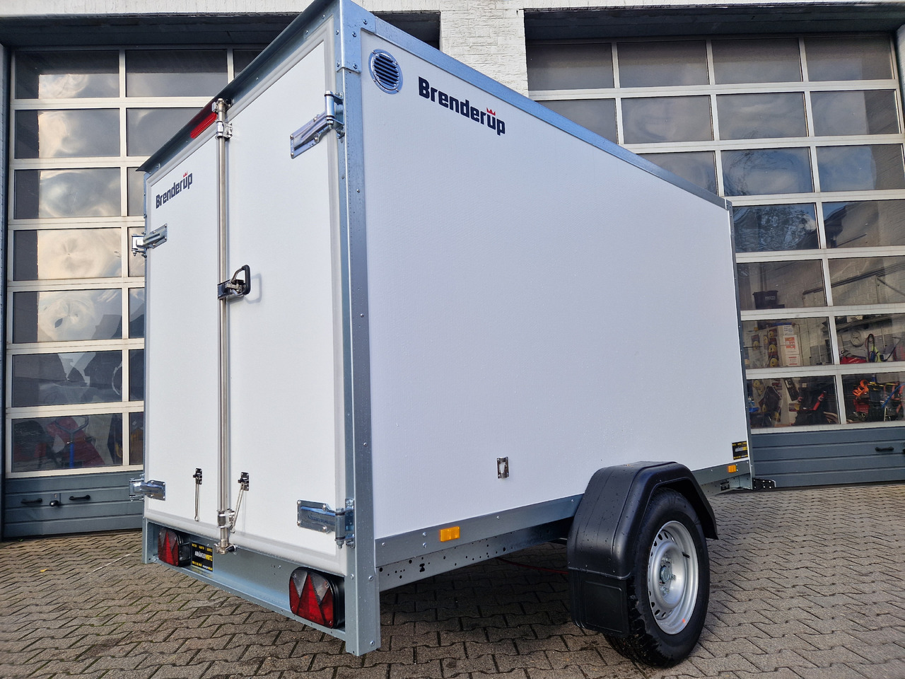 Furgoonjärelhaagis Brenderup Cargo Dynamic CD260 BD 260x155x150cm niedrig Hecktüren (S) 1300kg: pilt 10 Furgoonjärelhaagis Brenderup Cargo Dynamic CD260 BD 260x155x150cm niedrig Hecktüren (S) 1300kg: pilt 10