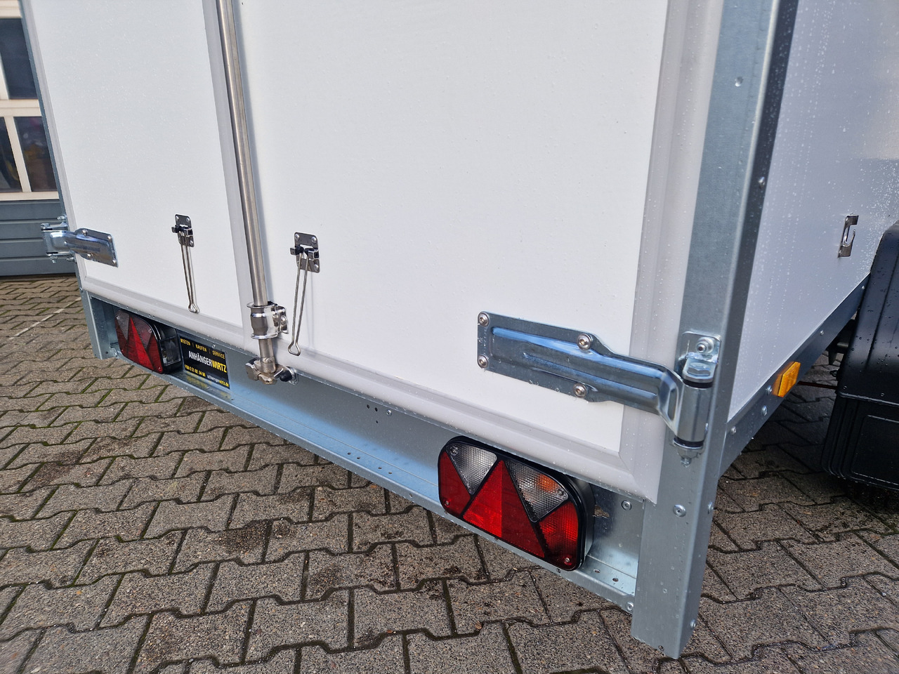 Furgoonjärelhaagis Brenderup Cargo Dynamic CD260 BD 260x155x150cm niedrig Hecktüren (S) 1300kg: pilt 8 Furgoonjärelhaagis Brenderup Cargo Dynamic CD260 BD 260x155x150cm niedrig Hecktüren (S) 1300kg: pilt 8