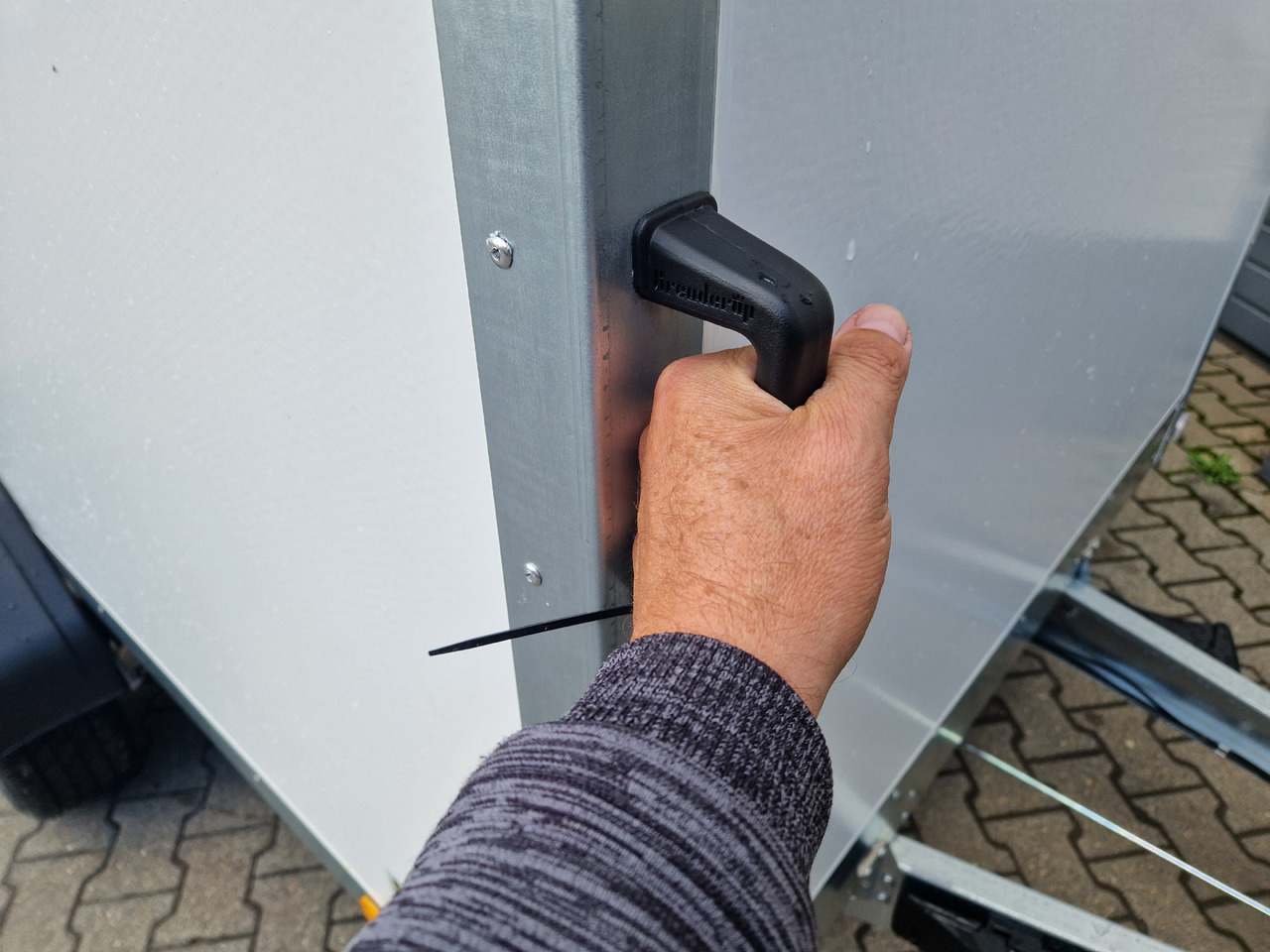 Furgoonjärelhaagis Brenderup Cargo Dynamic CD260 BD 260x155x150cm niedrig Hecktüren (S) 1300kg: pilt 15 Furgoonjärelhaagis Brenderup Cargo Dynamic CD260 BD 260x155x150cm niedrig Hecktüren (S) 1300kg: pilt 15