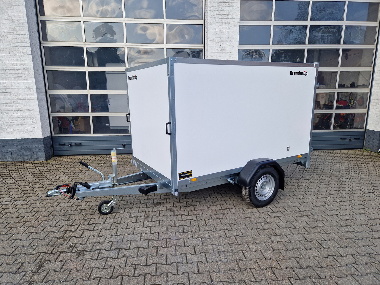 Furgoonjärelhaagis Brenderup Cargo Dynamic CD260 BD 260x155x150cm niedrig Hecktüren (S) 1300kg: pilt 16 Furgoonjärelhaagis Brenderup Cargo Dynamic CD260 BD 260x155x150cm niedrig Hecktüren (S) 1300kg: pilt 16