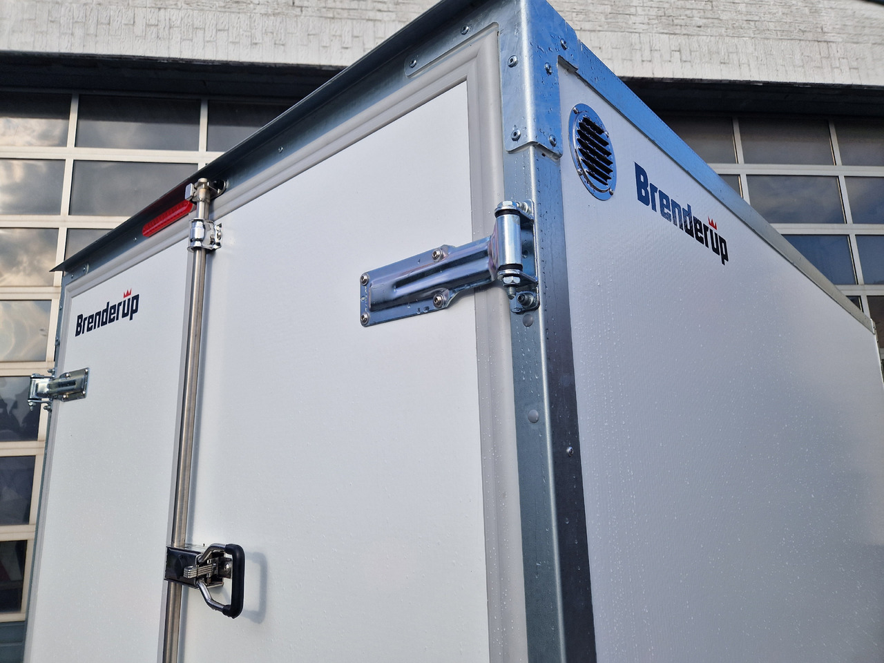 Furgoonjärelhaagis Brenderup Cargo Dynamic CD260 BD 260x155x150cm niedrig Hecktüren (S) 1300kg: pilt 6 Furgoonjärelhaagis Brenderup Cargo Dynamic CD260 BD 260x155x150cm niedrig Hecktüren (S) 1300kg: pilt 6