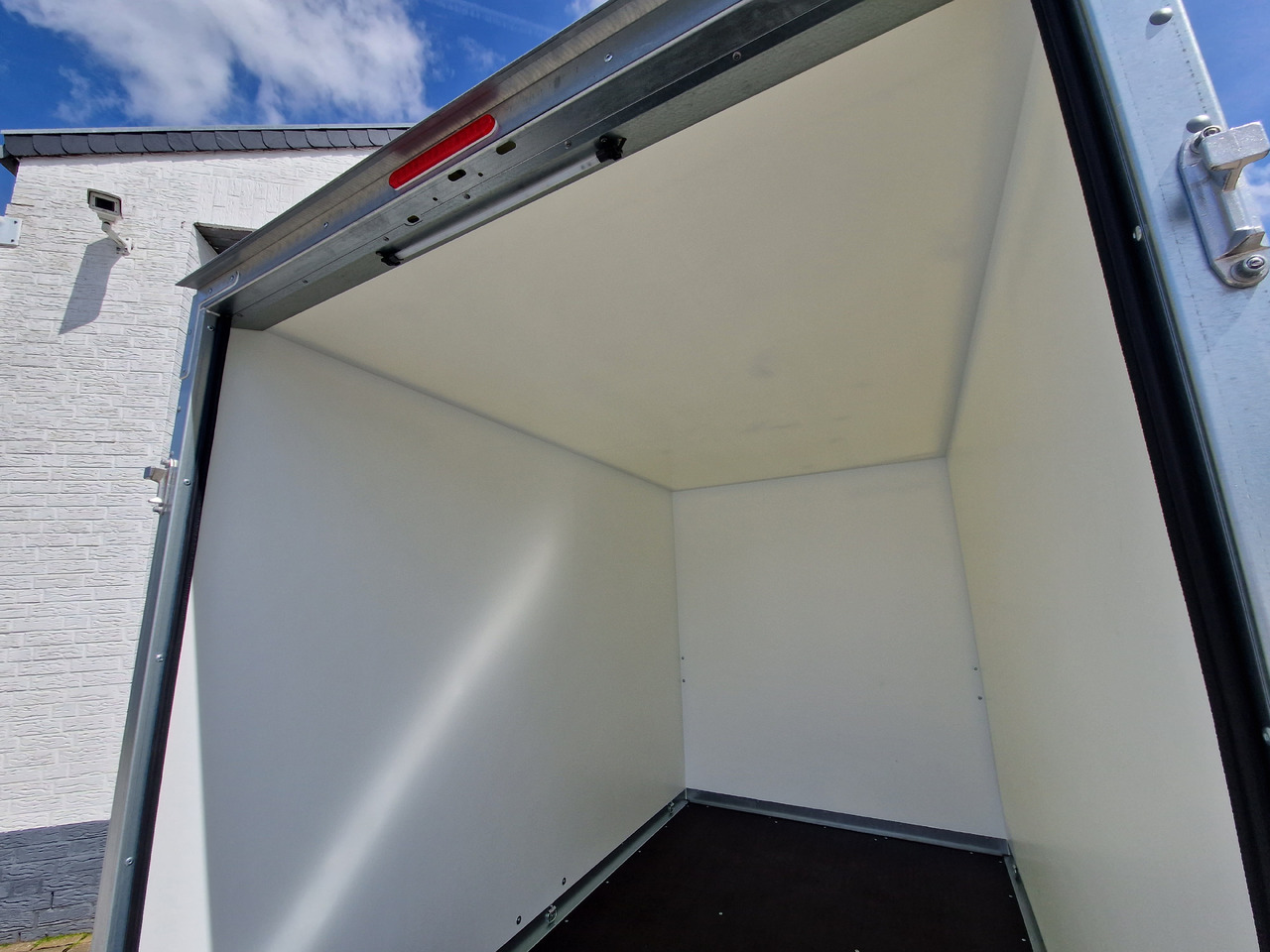 Brenderup Cargo Dynamic CD260 BD R 260x150x185 Heckrampe Wabenwände (S) 1300kg - Furgoonjärelhaagis: pilt 2 Brenderup Cargo Dynamic CD260 BD R 260x150x185 Heckrampe Wabenwände (S) 1300kg - Furgoonjärelhaagis: pilt 2