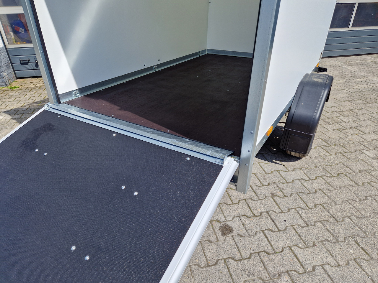 Brenderup Cargo Dynamic CD260 BD R 260x150x185 Heckrampe Wabenwände (S) 1300kg - Furgoonjärelhaagis: pilt 4 Brenderup Cargo Dynamic CD260 BD R 260x150x185 Heckrampe Wabenwände (S) 1300kg - Furgoonjärelhaagis: pilt 4