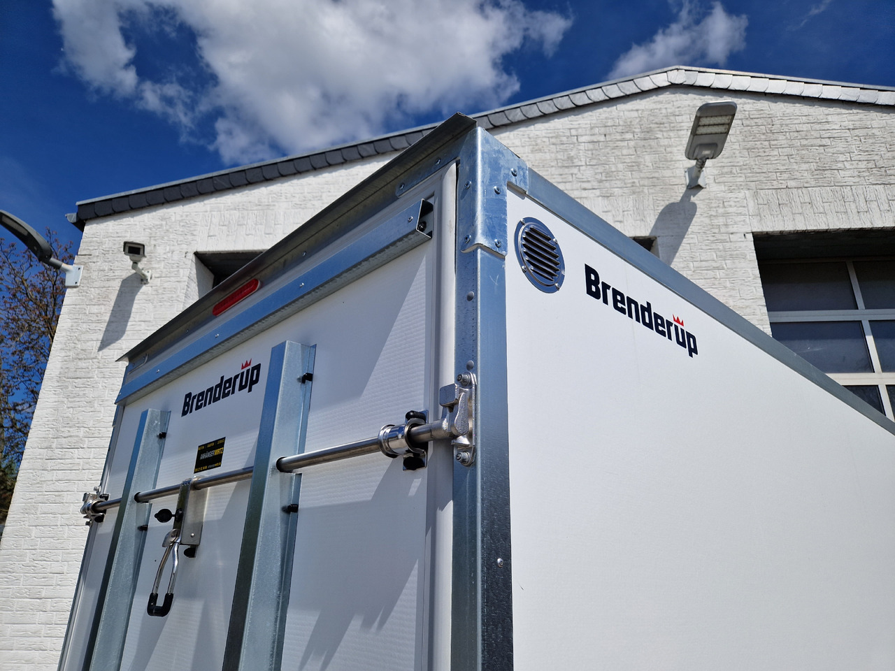 Brenderup Cargo Dynamic CD260 BD R 260x150x185 Heckrampe Wabenwände (S) 1300kg - Furgoonjärelhaagis: pilt 5 Brenderup Cargo Dynamic CD260 BD R 260x150x185 Heckrampe Wabenwände (S) 1300kg - Furgoonjärelhaagis: pilt 5