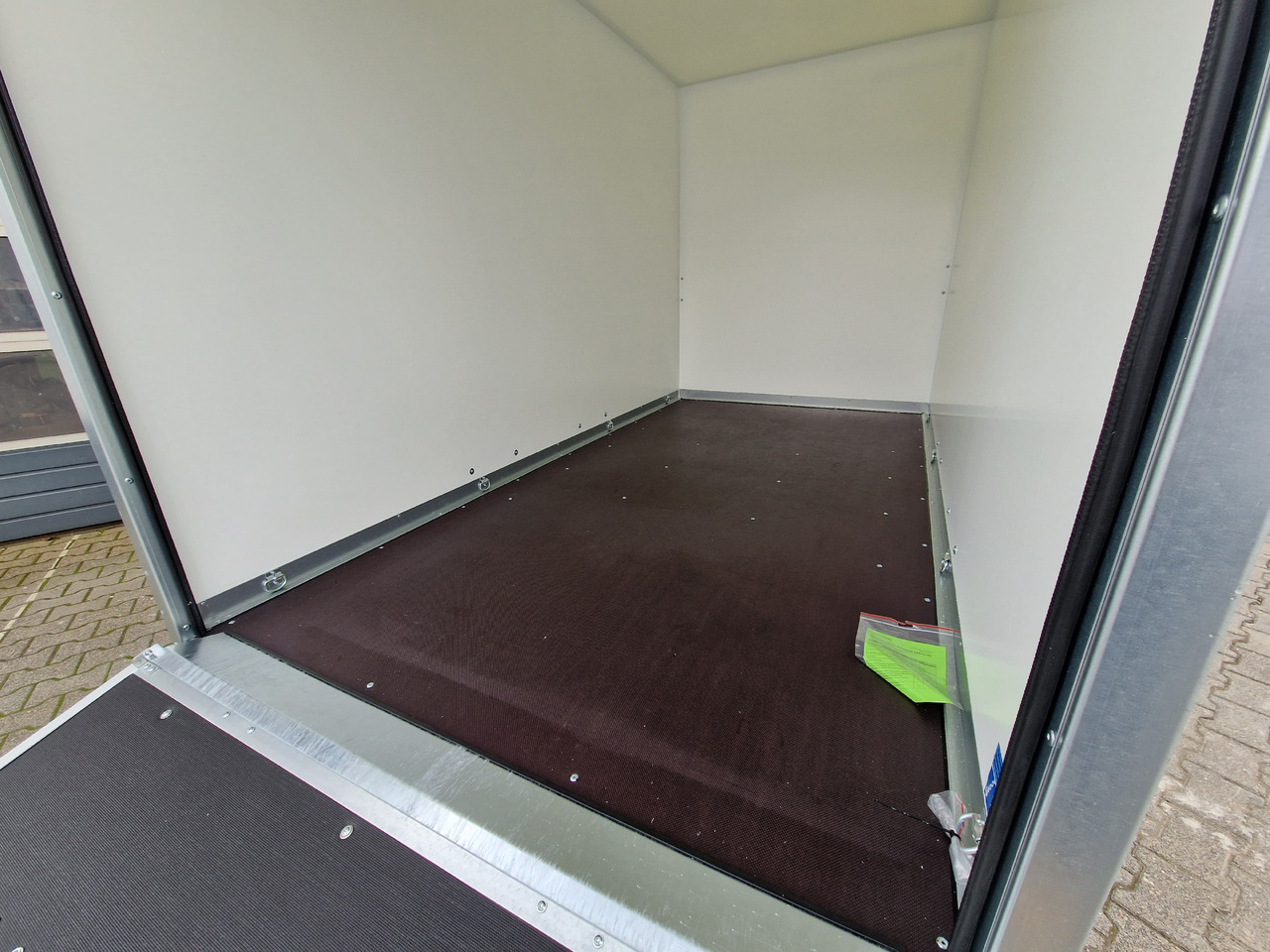 Brenderup Cargo Dynamic CD300 TB R 300x150x185cm Heckrampe Wabenwände (M) 2000kg - Furgoonjärelhaagis: pilt 3 Brenderup Cargo Dynamic CD300 TB R 300x150x185cm Heckrampe Wabenwände (M) 2000kg - Furgoonjärelhaagis: pilt 3