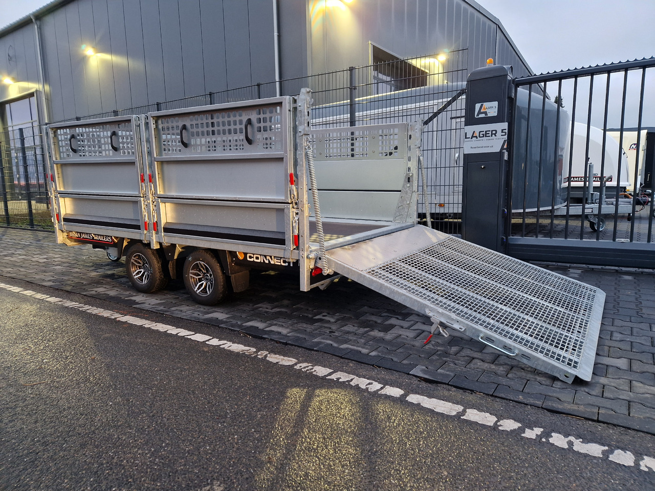 Brian James Trailer Connect 310x188cm black Premium Greenkeeper Alufelgen Tandem 10" 3000kg - Platvormhaagis/ Madelhaagis: pilt 1 Brian James Trailer Connect 310x188cm black Premium Greenkeeper Alufelgen Tandem 10" 3000kg - Platvormhaagis/ Madelhaagis: pilt 1