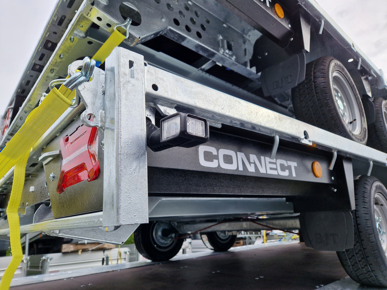 Brian James Trailer Connect 450x215cm plattform Tandem LED 12" 3500kg - Platvormhaagis/ Madelhaagis: pilt 2 Brian James Trailer Connect 450x215cm plattform Tandem LED 12" 3500kg - Platvormhaagis/ Madelhaagis: pilt 2