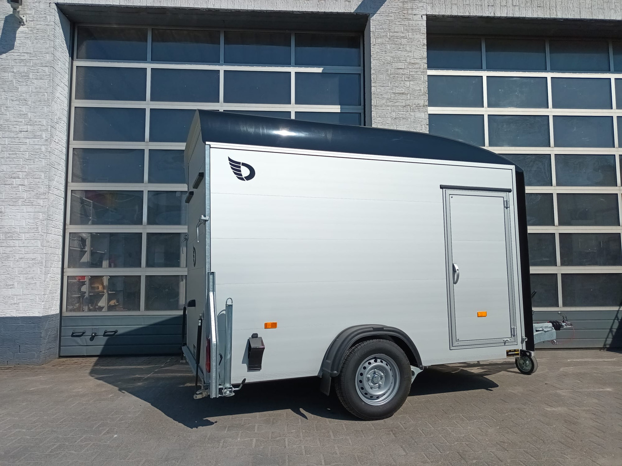 Cargo Roadster 300 300x150x184cm Alu Poly black Seitentür Pullman 100km/H 1300kg - Auto järelhaagis: pilt 2 Cargo Roadster 300 300x150x184cm Alu Poly black Seitentür Pullman 100km/H 1300kg - Auto järelhaagis: pilt 2