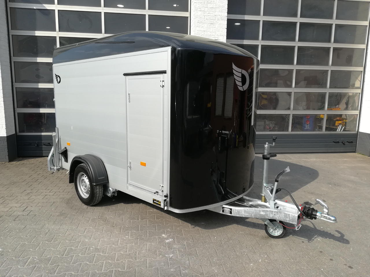 Cargo Roadster 300 300x150x184cm Alu Poly black Seitentür Pullman 100km/H 1300kg - Auto järelhaagis: pilt 3 Cargo Roadster 300 300x150x184cm Alu Poly black Seitentür Pullman 100km/H 1300kg - Auto järelhaagis: pilt 3