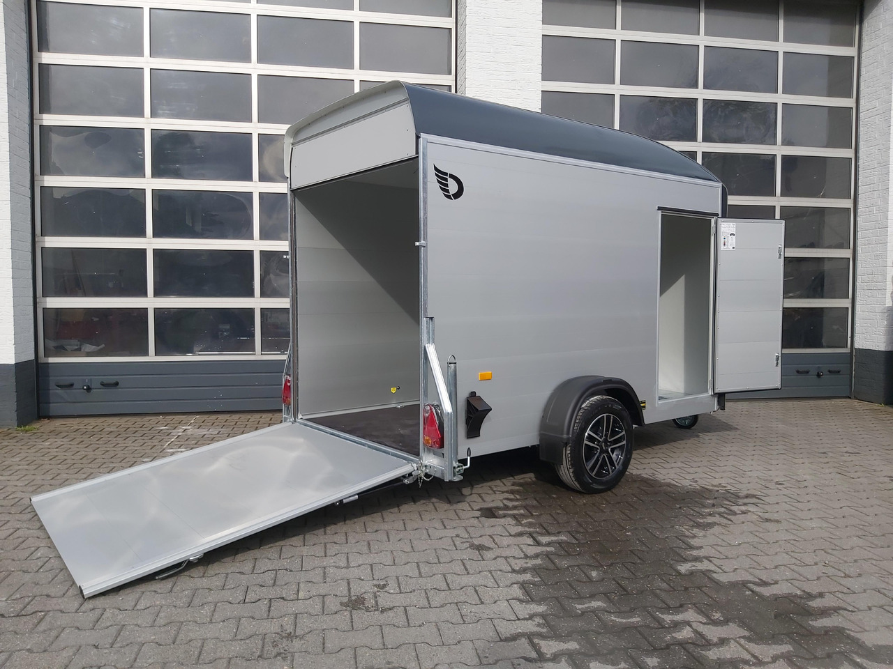 Cargo Roadster 300 300x150x184cm Alu Poly darkgrey Seitentür Alufelgen darkline 100km/H 1300kg - Furgoonjärelhaagis: pilt 3 Cargo Roadster 300 300x150x184cm Alu Poly darkgrey Seitentür Alufelgen darkline 100km/H 1300kg - Furgoonjärelhaagis: pilt 3