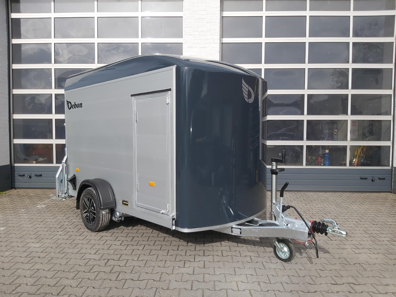 Cargo Roadster 300 300x150x184cm Alu Poly darkgrey Seitentür Alufelgen darkline 100km/H 1300kg - Furgoonjärelhaagis: pilt 4 Cargo Roadster 300 300x150x184cm Alu Poly darkgrey Seitentür Alufelgen darkline 100km/H 1300kg - Furgoonjärelhaagis: pilt 4