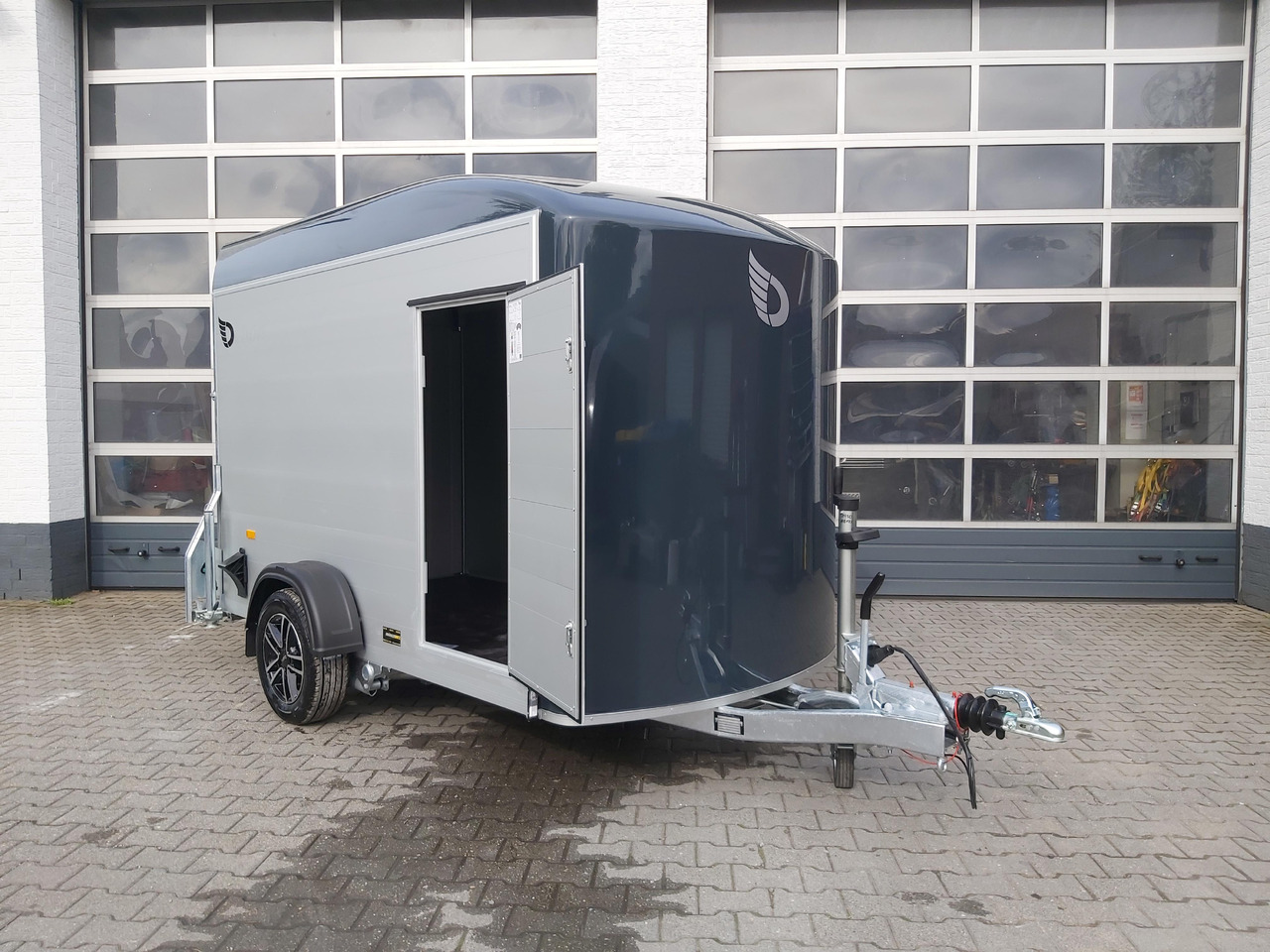 Cargo Roadster 300 300x150x184cm Alu Poly darkgrey Seitentür Alufelgen darkline 100km/H 1300kg - Furgoonjärelhaagis: pilt 2 Cargo Roadster 300 300x150x184cm Alu Poly darkgrey Seitentür Alufelgen darkline 100km/H 1300kg - Furgoonjärelhaagis: pilt 2