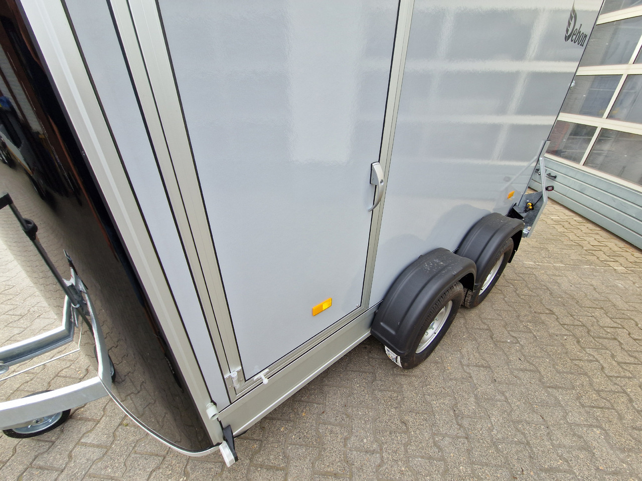 Cargo Roadster 500 312x167x199cm Sandwich Poly schwarz Seitenklappe Seitentür Pullman 100 km/H - Toitlustus haagis: pilt 4 Cargo Roadster 500 312x167x199cm Sandwich Poly schwarz Seitenklappe Seitentür Pullman 100 km/H - Toitlustus haagis: pilt 4