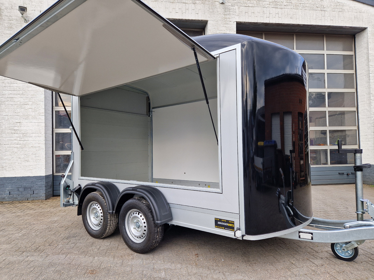 Cargo Roadster 500 312x167x199cm Sandwich Poly schwarz Seitenklappe Seitentür Pullman 100 km/H - Toitlustus haagis: pilt 1 Cargo Roadster 500 312x167x199cm Sandwich Poly schwarz Seitenklappe Seitentür Pullman 100 km/H - Toitlustus haagis: pilt 1