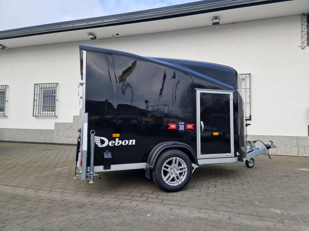 Debon Cargo 1300 300x152x168cm black Seitentür Alufelgen silver Pullman II 100km/H 1300kg Modell 25 - Auto järelhaagis: pilt 4 Debon Cargo 1300 300x152x168cm black Seitentür Alufelgen silver Pullman II 100km/H 1300kg Modell 25 - Auto järelhaagis: pilt 4