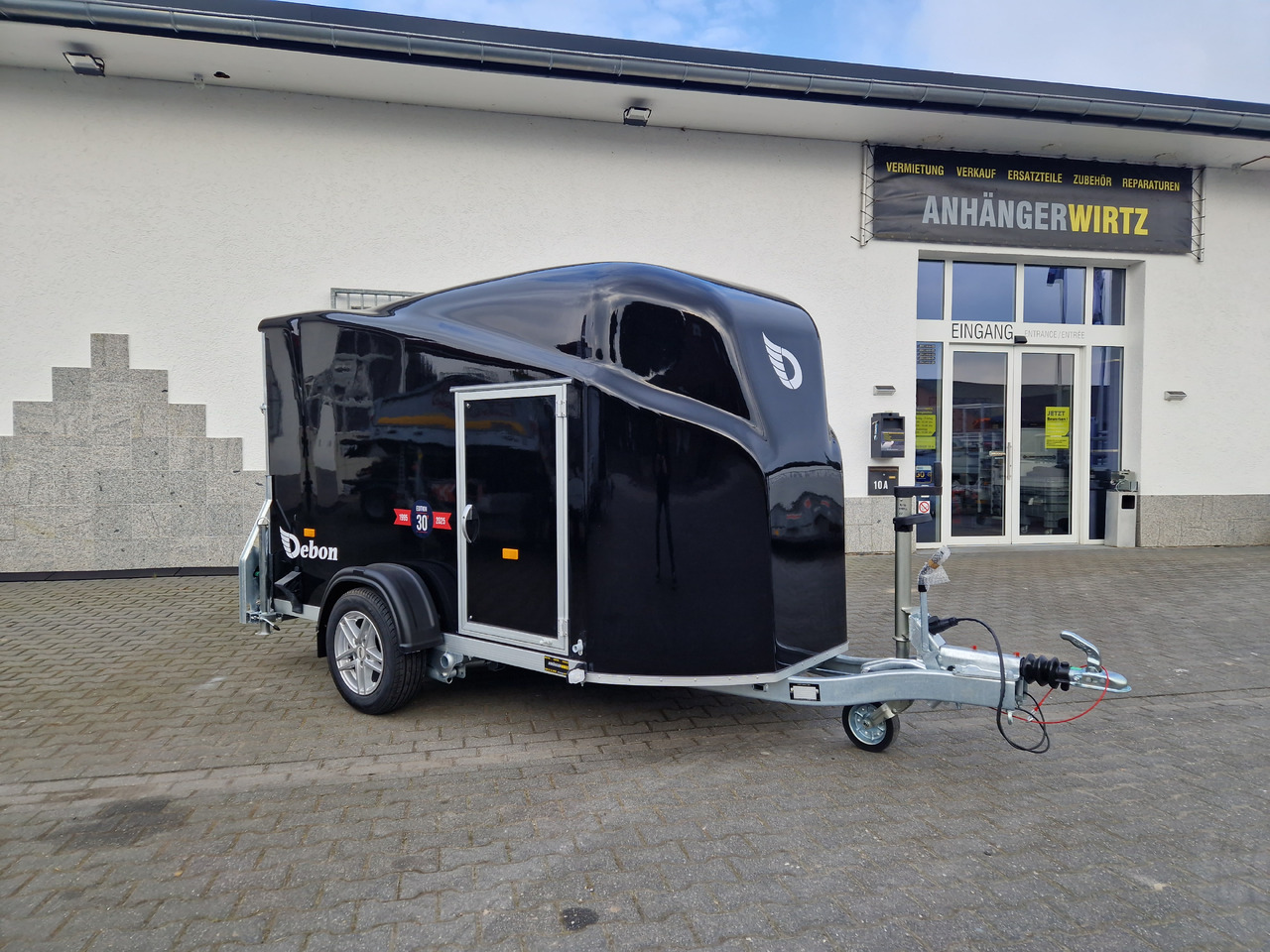 Debon Cargo 1300 300x152x168cm black Seitentür Alufelgen silver Pullman II 100km/H 1300kg Modell 25 - Auto järelhaagis: pilt 1 Debon Cargo 1300 300x152x168cm black Seitentür Alufelgen silver Pullman II 100km/H 1300kg Modell 25 - Auto järelhaagis: pilt 1