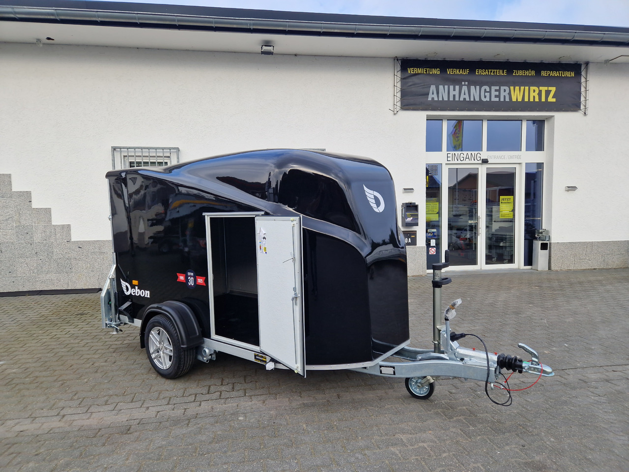 Debon Cargo 1300 300x152x168cm black Seitentür Alufelgen silver Pullman II 100km/H 1300kg Modell 25 - Auto järelhaagis: pilt 3 Debon Cargo 1300 300x152x168cm black Seitentür Alufelgen silver Pullman II 100km/H 1300kg Modell 25 - Auto järelhaagis: pilt 3