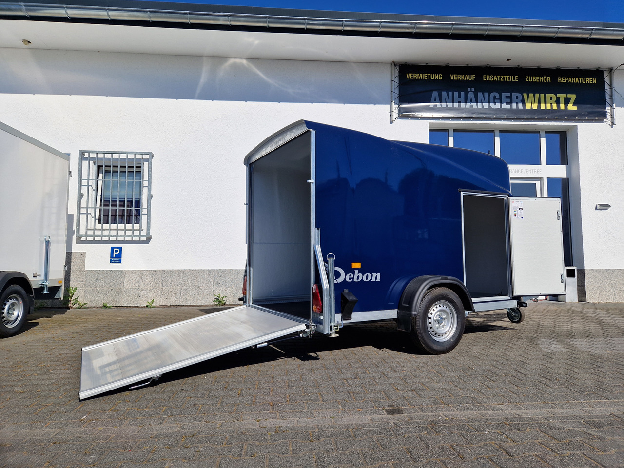 Debon Cargo 1300 300x152x168cm royal blau Seitentür 100km/H Pullman 1300kg - Furgoonjärelhaagis: pilt 2 Debon Cargo 1300 300x152x168cm royal blau Seitentür 100km/H Pullman 1300kg - Furgoonjärelhaagis: pilt 2