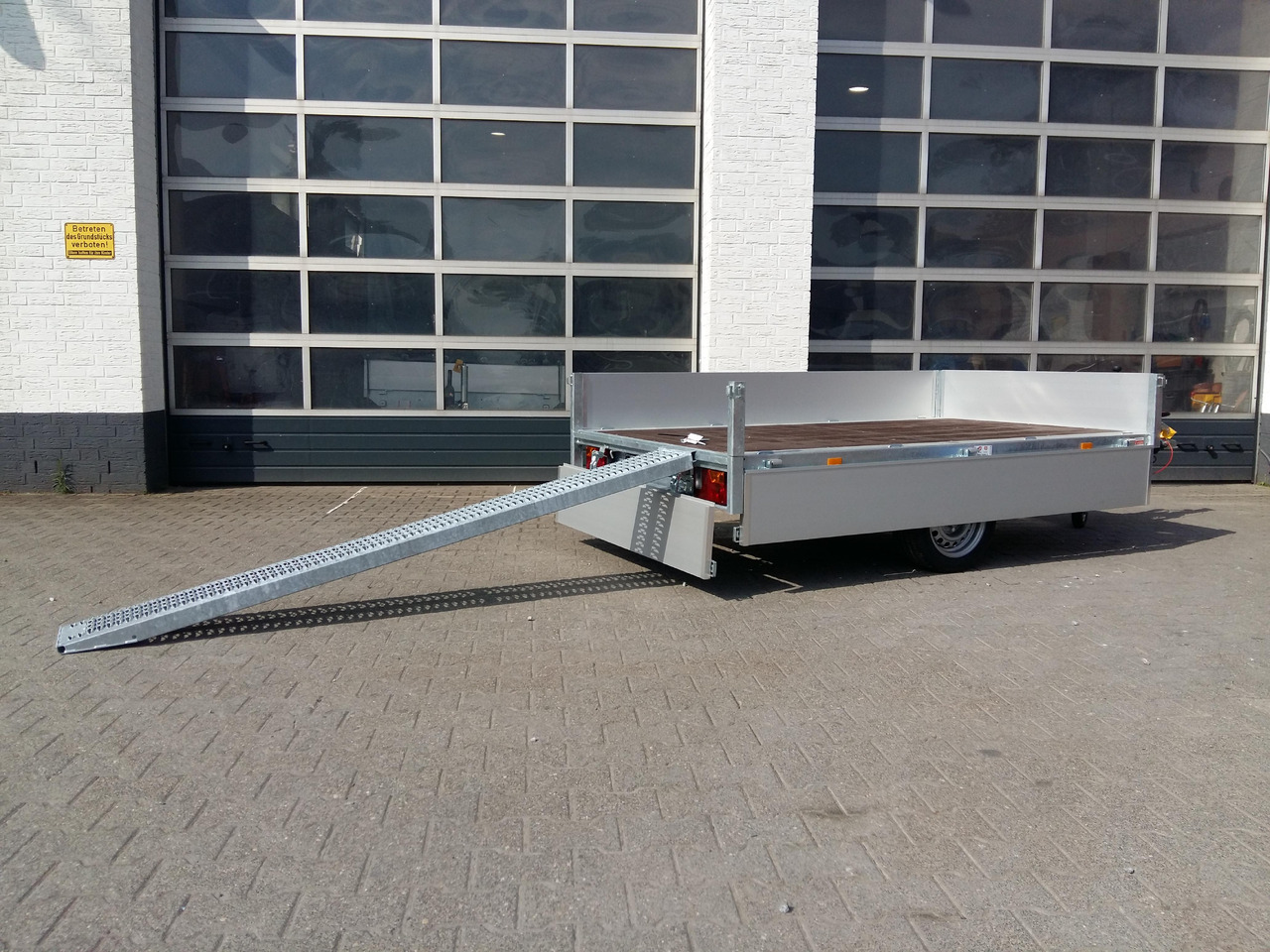 EDUARD Multi 260x150x30cm Lfh: 56cm 10" niedrig Fahrwerk Rampen (S) 1500kg - Auto järelhaagis: pilt 1 EDUARD Multi 260x150x30cm Lfh: 56cm 10" niedrig Fahrwerk Rampen (S) 1500kg - Auto järelhaagis: pilt 1