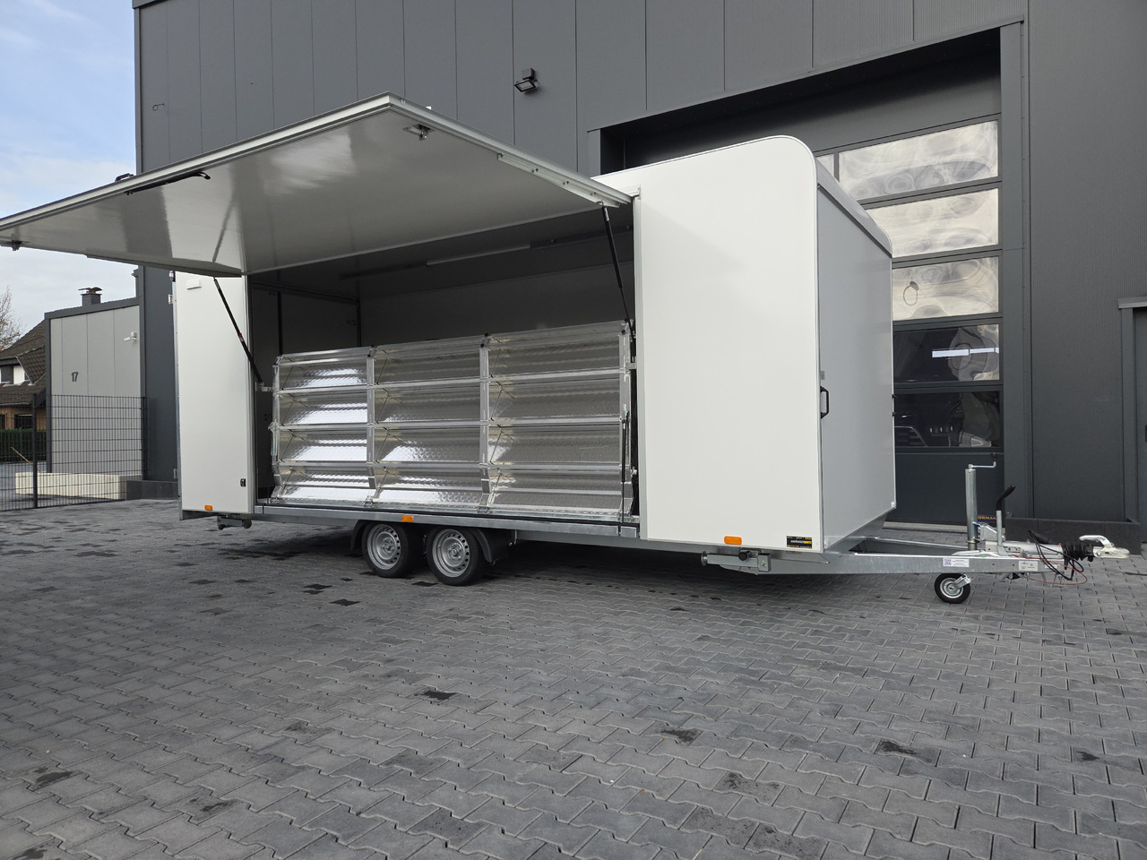 Event Trailer Koffer TWSP M 600T.01 600x230x210 Seitenklappe Treppe Hecktüren 230V 3000kg - Toitlustus haagis: pilt 3 Event Trailer Koffer TWSP M 600T.01 600x230x210 Seitenklappe Treppe Hecktüren 230V 3000kg - Toitlustus haagis: pilt 3