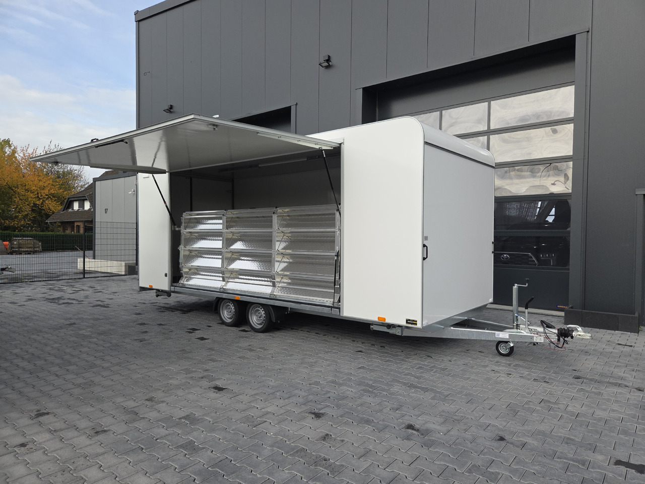 Event Trailer Koffer TWSP M 600T.01 600x230x210 Seitenklappe Treppe Hecktüren 230V 3000kg - Toitlustus haagis: pilt 4 Event Trailer Koffer TWSP M 600T.01 600x230x210 Seitenklappe Treppe Hecktüren 230V 3000kg - Toitlustus haagis: pilt 4