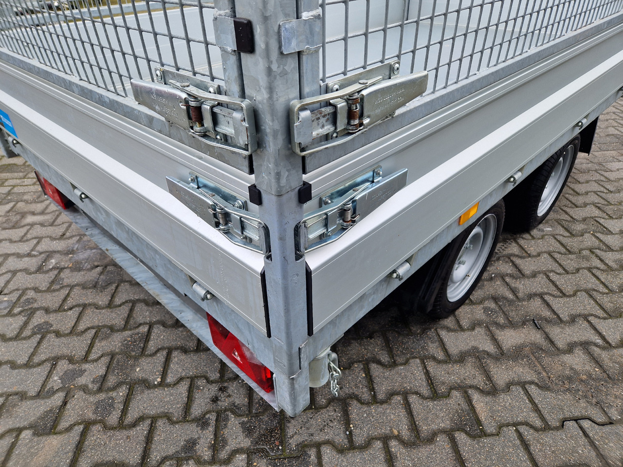Hapert COBALT HM-2 305x180x30cm Elektro & Laubgitter 2700kg - Kalluri järelhaagis: pilt 4 Hapert COBALT HM-2 305x180x30cm Elektro & Laubgitter 2700kg - Kalluri järelhaagis: pilt 4