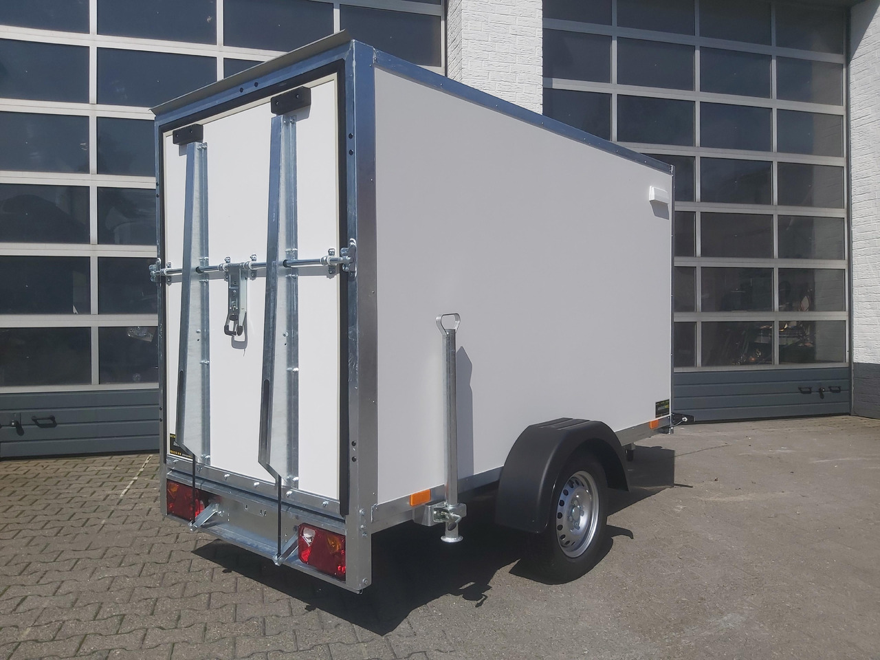 Kargo TFD 250.00 250x125x150cm Zurrsystem Heckrampe (S) 100km/H 750kg - Mootorratta haagis: pilt 2 Kargo TFD 250.00 250x125x150cm Zurrsystem Heckrampe (S) 100km/H 750kg - Mootorratta haagis: pilt 2