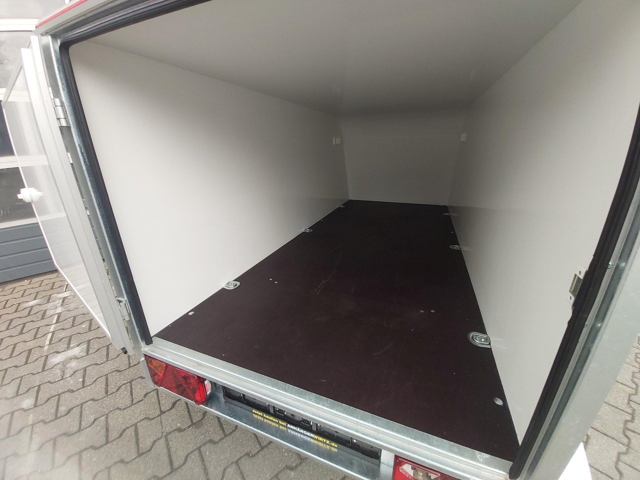 Kofferanhänger TF4 S Midi 250x110x90cm aerodynamisch Trittbretter Dachreling (S) 100km/H 750kg - Furgoonjärelhaagis: pilt 3 Kofferanhänger TF4 S Midi 250x110x90cm aerodynamisch Trittbretter Dachreling (S) 100km/H 750kg - Furgoonjärelhaagis: pilt 3