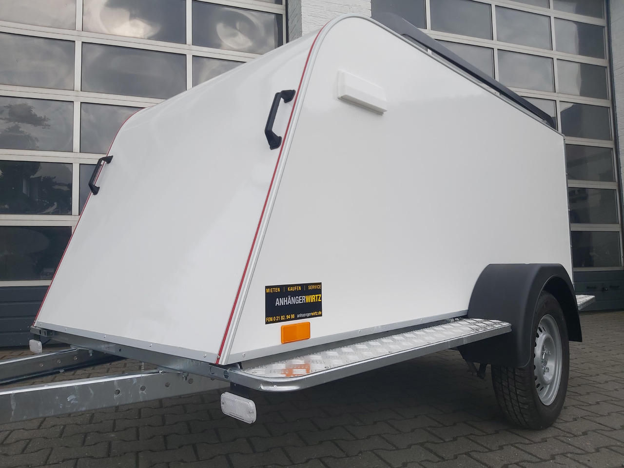 Kofferanhänger TF4 S Midi 250x110x90cm aerodynamisch Trittbretter Dachreling (S) 100km/H 750kg - Furgoonjärelhaagis: pilt 4 Kofferanhänger TF4 S Midi 250x110x90cm aerodynamisch Trittbretter Dachreling (S) 100km/H 750kg - Furgoonjärelhaagis: pilt 4