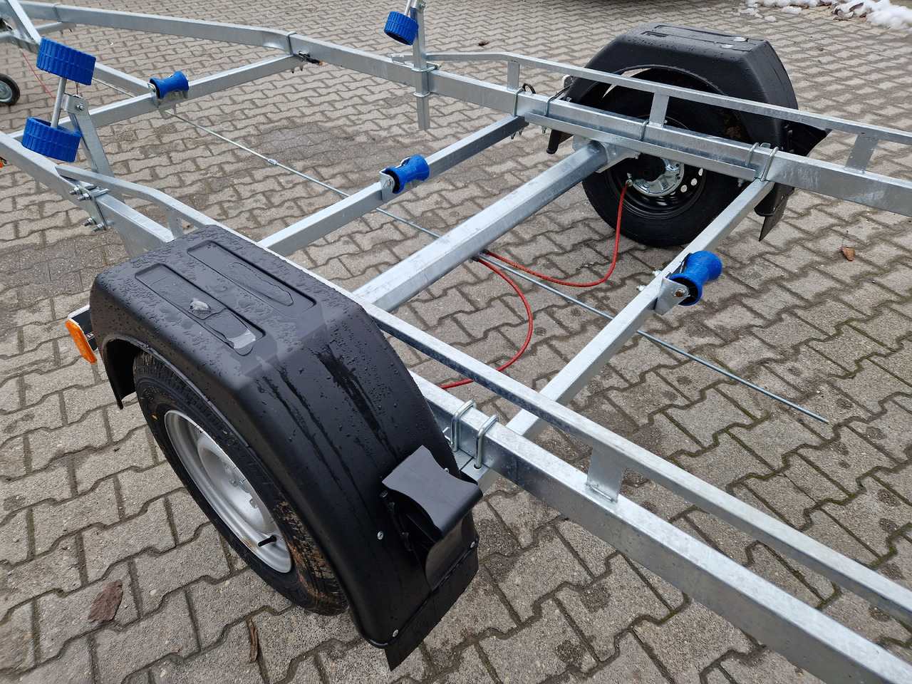 Neptun Bootstrailer Navy GN 231 1300 mit Winde 1300kg Modell 2024 - Paadihaagis: pilt 5 Neptun Bootstrailer Navy GN 231 1300 mit Winde 1300kg Modell 2024 - Paadihaagis: pilt 5