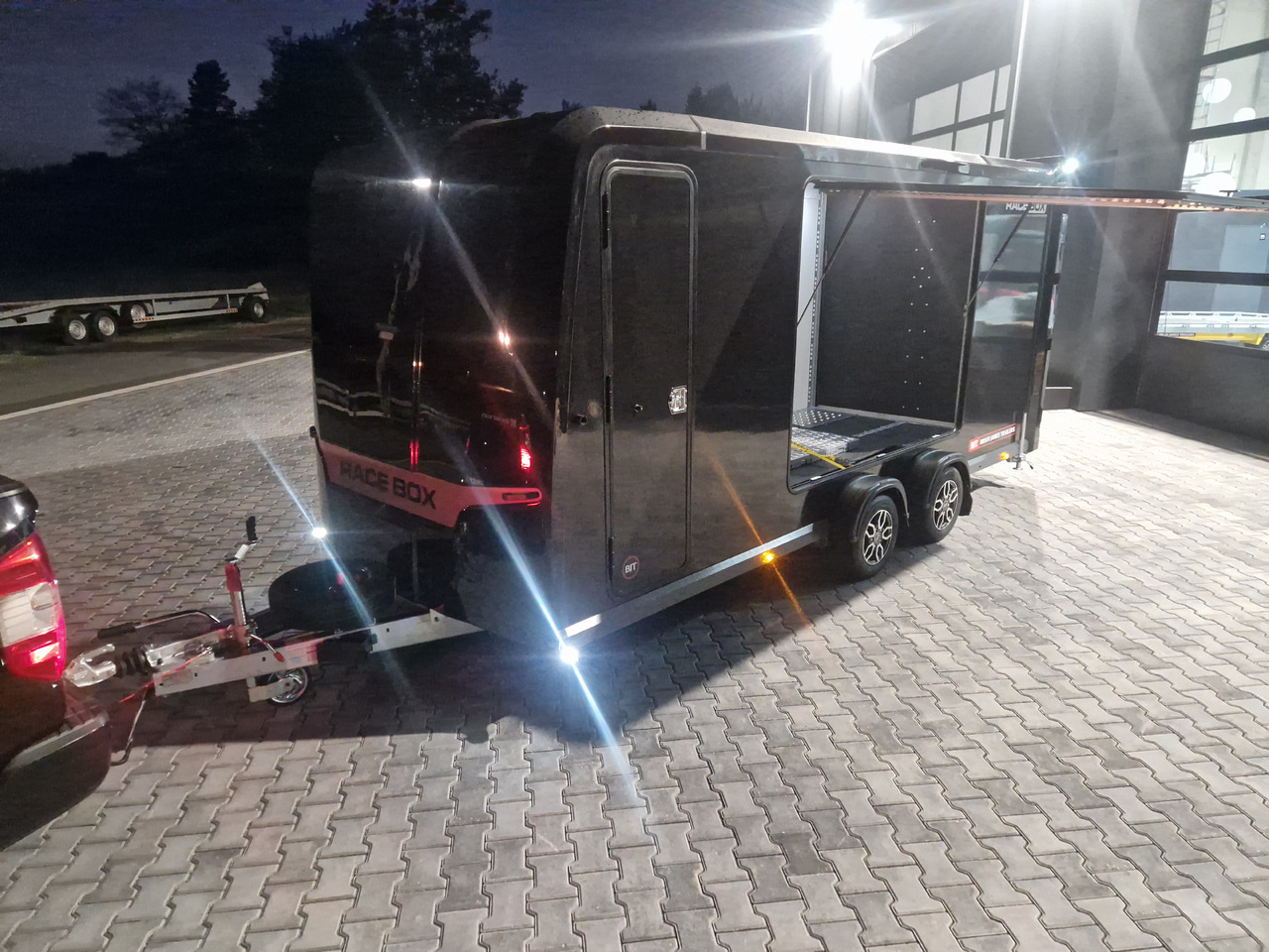 Auto järelhaagis Race BOX 610-5019-30-2-12-B 500x195x200cm Flügeltüren Rückfahrkamera Lüfter 3000kg: pilt 8
