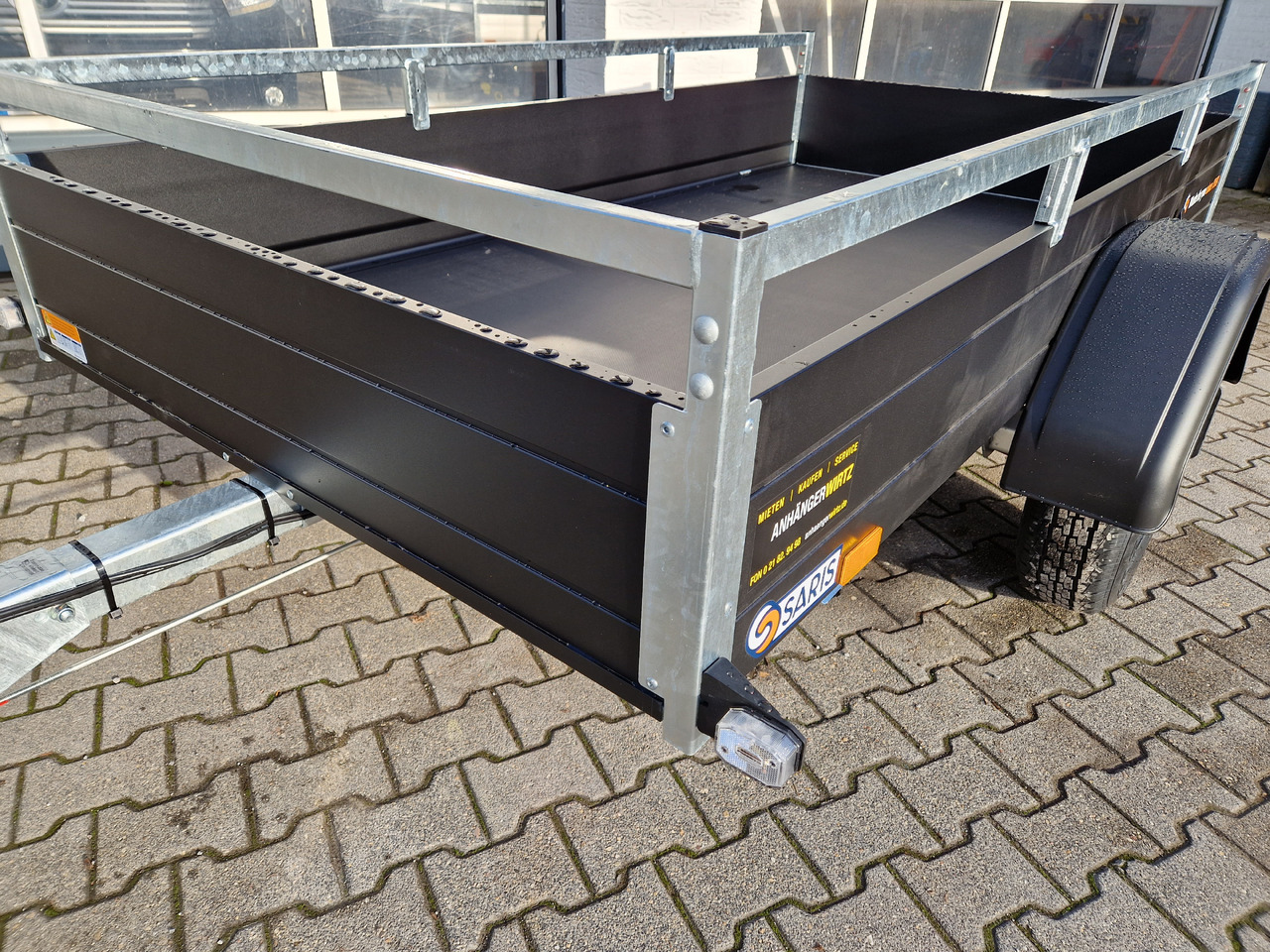 Saris Anhänger DV135 McAlu Pro MP 255x133x43cm blackline (S) 1350kg black deal Aktion - Auto järelhaagis: pilt 2 Saris Anhänger DV135 McAlu Pro MP 255x133x43cm blackline (S) 1350kg black deal Aktion - Auto järelhaagis: pilt 2