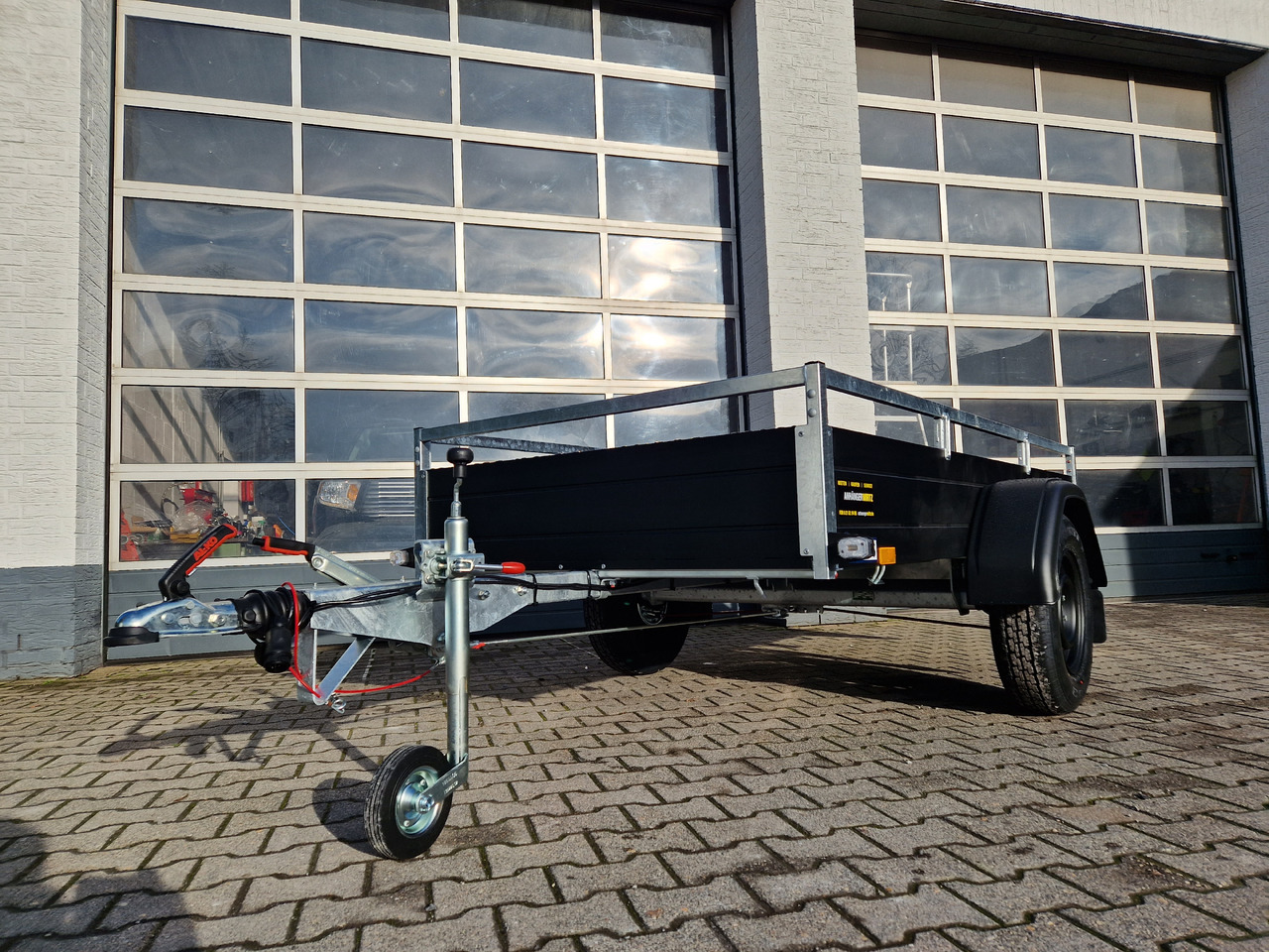 Saris Anhänger DV135 McAlu Pro MP 255x133x43cm blackline (S) 1350kg black deal Aktion - Auto järelhaagis: pilt 5 Saris Anhänger DV135 McAlu Pro MP 255x133x43cm blackline (S) 1350kg black deal Aktion - Auto järelhaagis: pilt 5