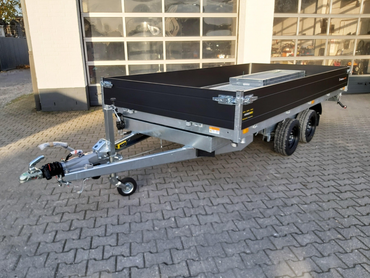 Saris Kipper K3 406 204 3500 2 E 406x204x35 black elektro NH Rampen Blattfeder 3500kg Herbst Aktion - Kalluri järelhaagis: pilt 3 Saris Kipper K3 406 204 3500 2 E 406x204x35 black elektro NH Rampen Blattfeder 3500kg Herbst Aktion - Kalluri järelhaagis: pilt 3