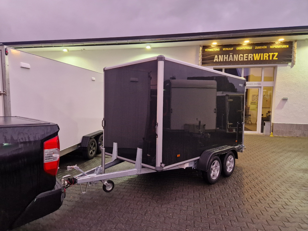 Variant 2517 C4 Edition black 346x168x188cm Alufelgen 2500kg 100 km/H - Furgoonjärelhaagis: pilt 1 Variant 2517 C4 Edition black 346x168x188cm Alufelgen 2500kg 100 km/H - Furgoonjärelhaagis: pilt 1