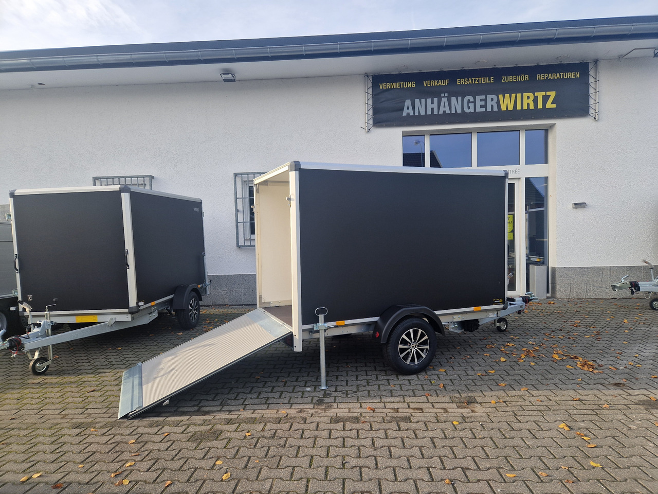 Variant C1315 C2 Edition black 258x148x157cm Alufelgen Heckrampe 1350kg 100km/H black deal - Mootorratta haagis: pilt 2 Variant C1315 C2 Edition black 258x148x157cm Alufelgen Heckrampe 1350kg 100km/H black deal - Mootorratta haagis: pilt 2