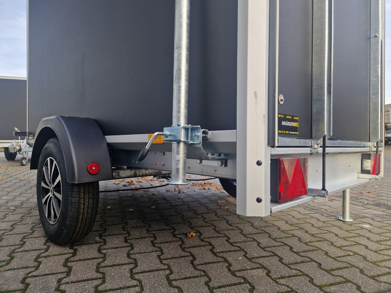 Mootorratta haagis Variant C1315 C2 Edition black 258x148x157cm Alufelgen Heckrampe 1350kg 100km/H black deal: pilt 13