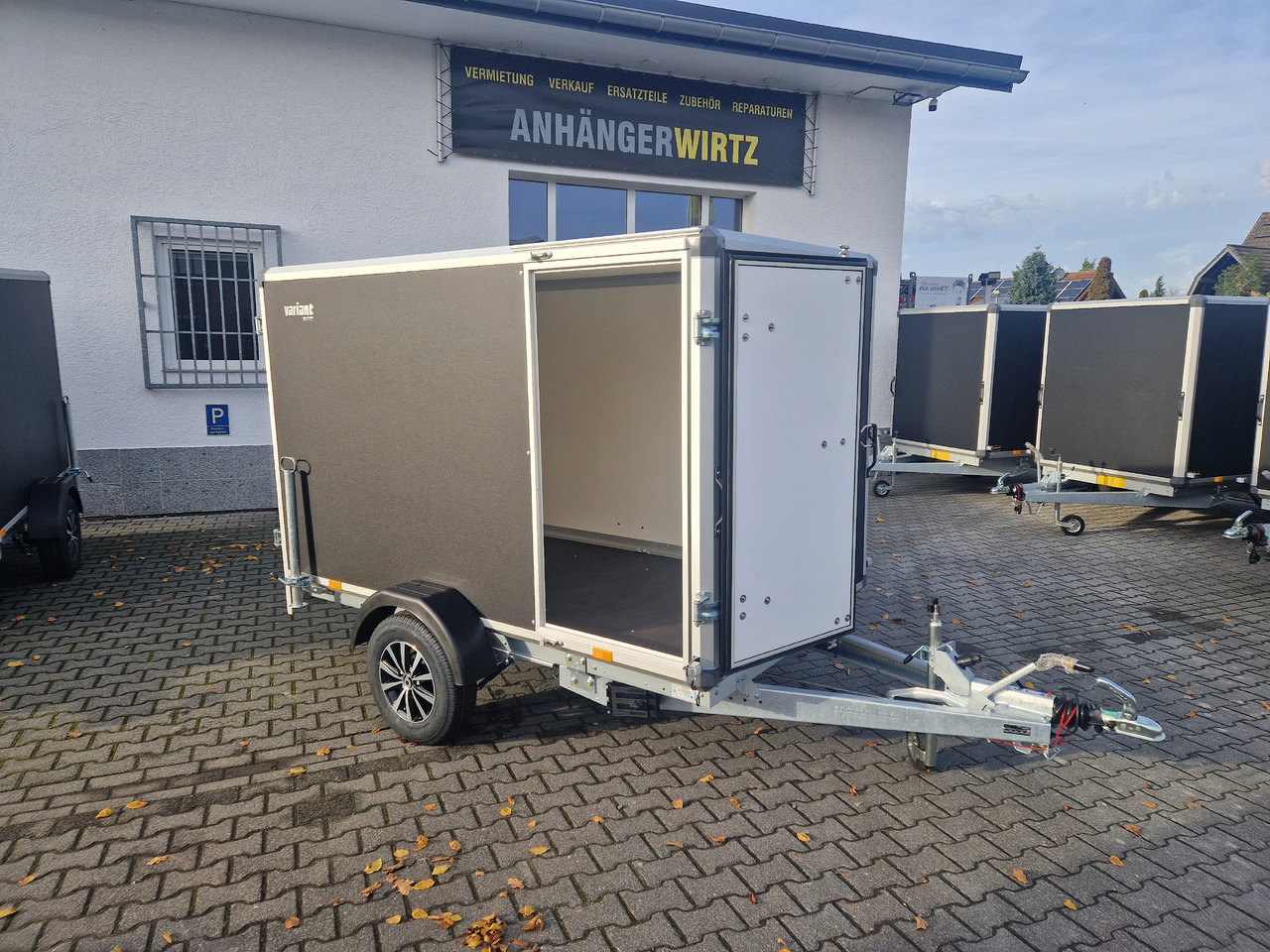 Variant C1315 C2 Edition black 258x148x157cm Alufelgen Seitentür 1350kg 100km/H black deal - Furgoonjärelhaagis: pilt 1 Variant C1315 C2 Edition black 258x148x157cm Alufelgen Seitentür 1350kg 100km/H black deal - Furgoonjärelhaagis: pilt 1