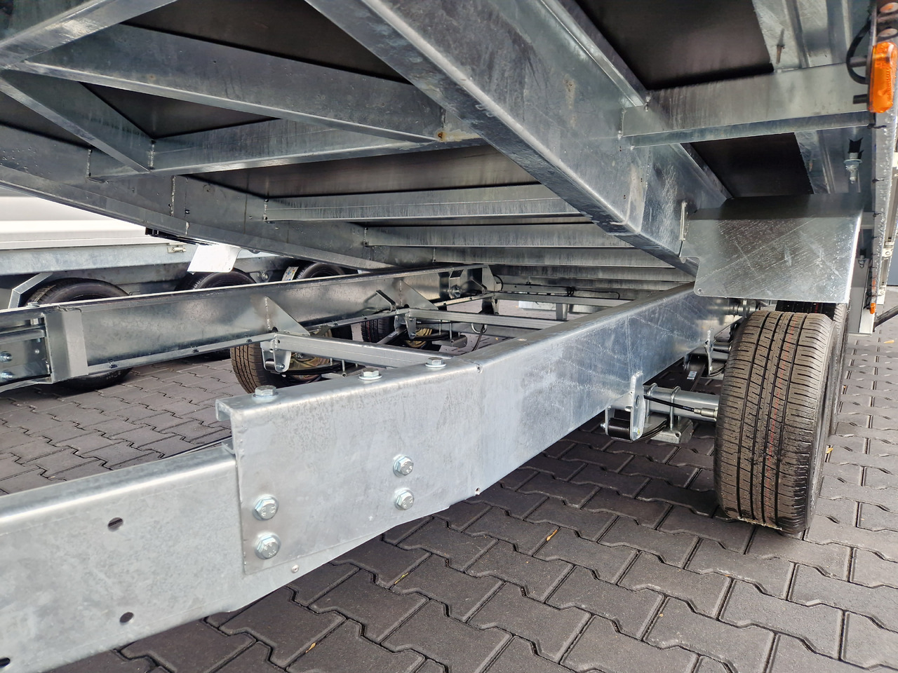 Variant Maschinentransporter 3542 UX Maxi Load Tandem Parabelfeder LED Felgen black 3500kg - Ehitustehnika haagis: pilt 5 Variant Maschinentransporter 3542 UX Maxi Load Tandem Parabelfeder LED Felgen black 3500kg - Ehitustehnika haagis: pilt 5